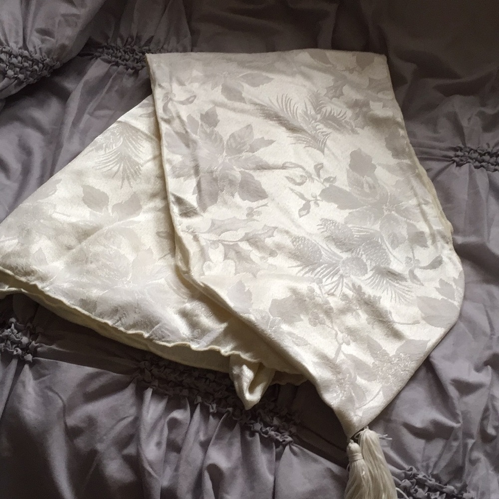 Floral Table Cloth and Table Runner Set